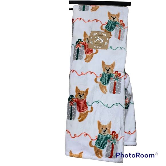 Berkshire Joy Corgi Dog Puppy Christmas Presents Plush Throw Blanket Soft White - Picture 1 of 8